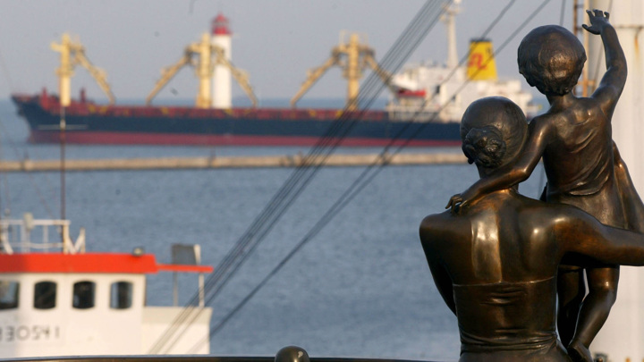 Для выхода зарубежных судов из портов Украины откроют гумкоридор