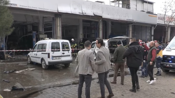 10 человек пострадали в результате взрыва в турецкой автомастерской