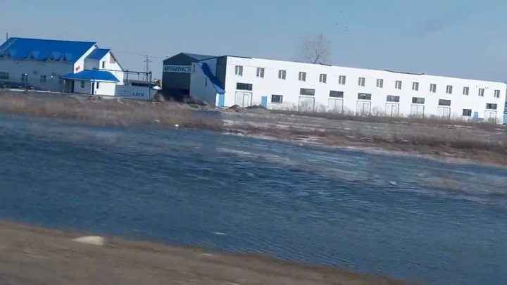 Из-за паводка в Самарской области затопило АЗС