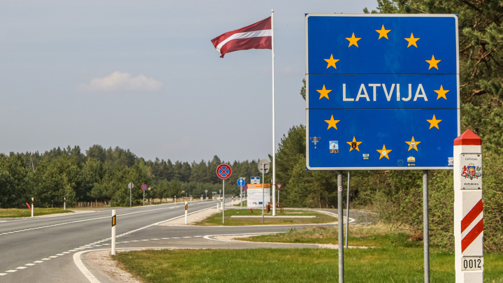 Латвия и Литва понизили уровень дипотношений с Россией