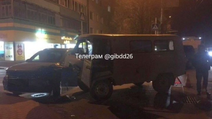 В Ставрополе – массовое ДТП на перекрестке: пострадал мужчина