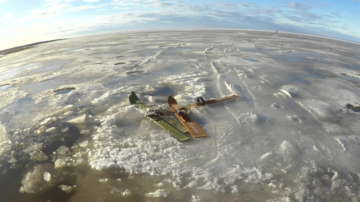 Тело мужчины нашли на льду озера в Вологодской области