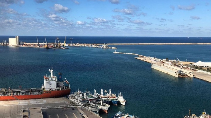 У порта Триполи затонуло судно, на котором находились 60 человек