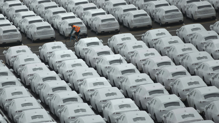 В Бельгии застряли тысячи дорогих автомобилей для России