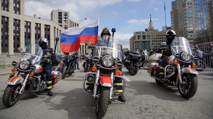 Мотосезон в Москве открылся парадом байкеров