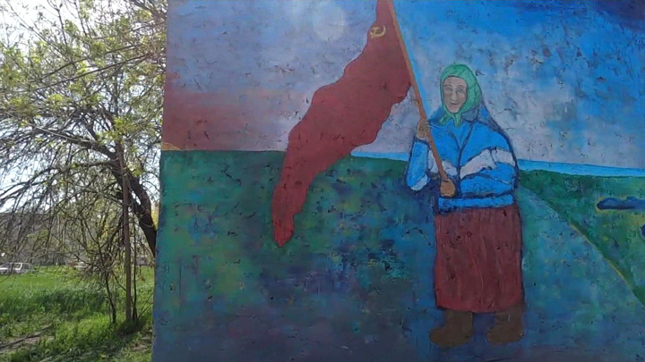 Бердянцы освобождаются от украинской символики