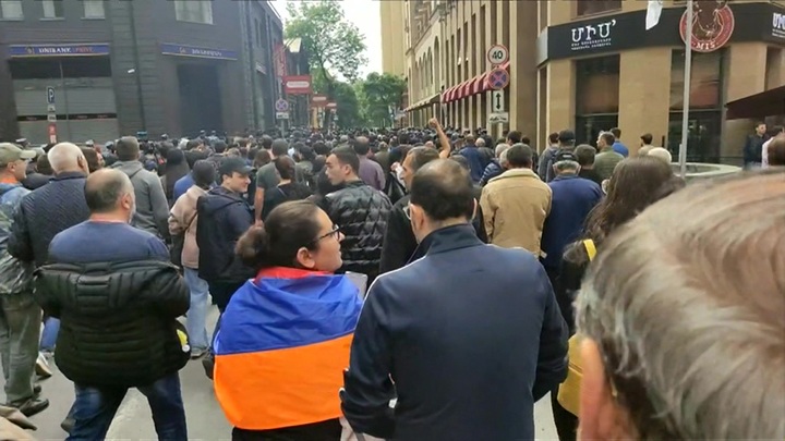 Полиция Армении задерживает демонстрантов на оппозиционных акциях
