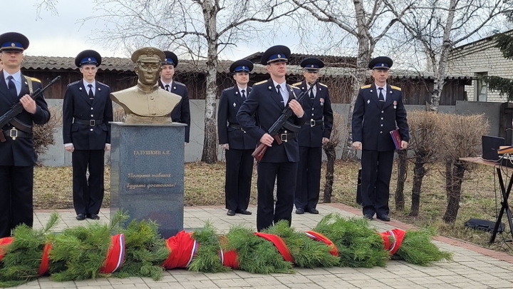 В Ивановке почтили память участника обороны Крыма и Севастополя Александра Галушкина