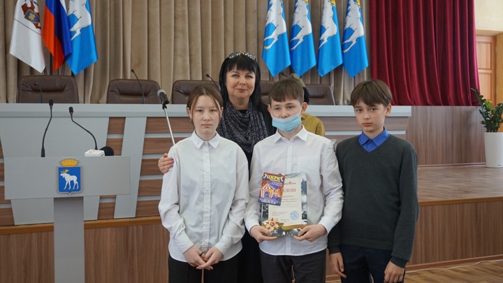 В Йошкар-Оле наградили победителей конкурса "Мой бессмертный полк"