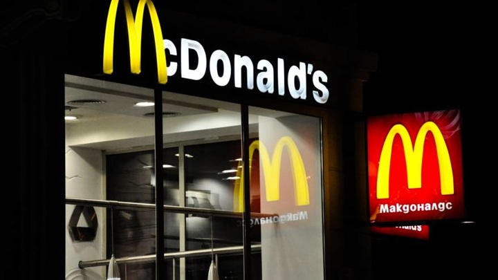 "Макдоналдс" планирует возобновить работу в РФ под новым брендом