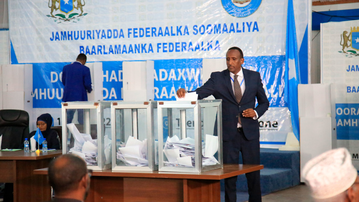 Парламентское голосование в ангаре: Сомали выбрала президента
