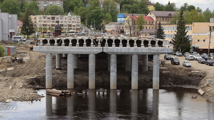 В Брянске готовность моста на Набережной оценили в 60%