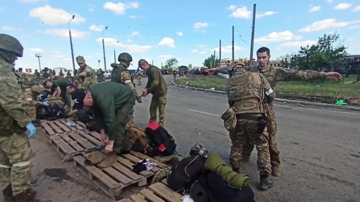 Украинские СМИ просят не публиковать кадры со сдавшимися боевиками