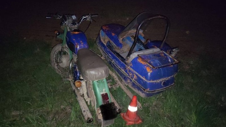 В Вятско-полянском районе 14-летний бесправник на мотоцикле улетел с дороги