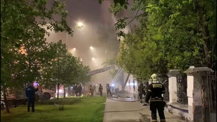 Пожар на территориии старинного московского храма потушен