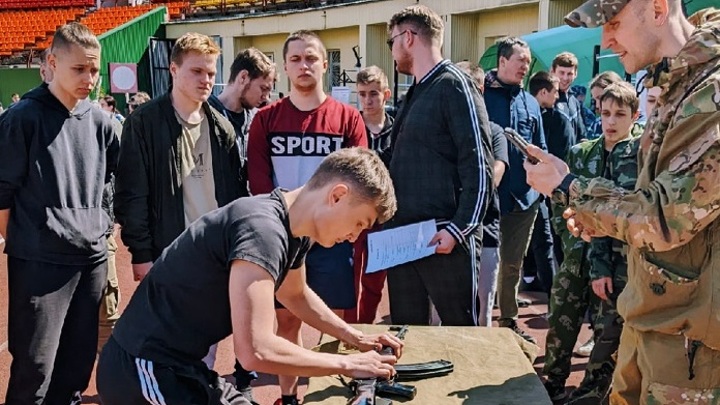 Во Владимире православная молодежь соревновалась в метании гранаты и знании истории