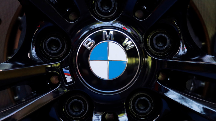 Хакеры готовы "разлочивать" платные опции BMW