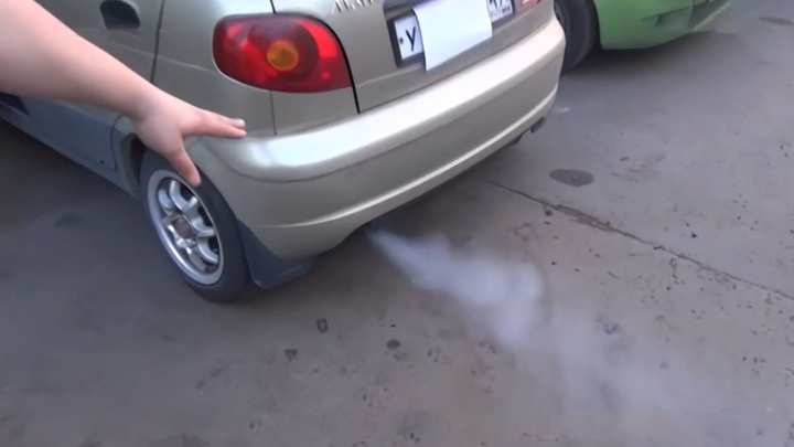 Опасный дым: о чем говорит выхлоп автомобиля