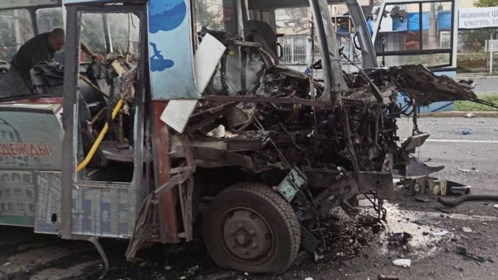 Украинский снаряд попал в пассажирский автобус в Донецке