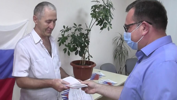 Медики приехали: жители Херсонской области получат полисы ОМС