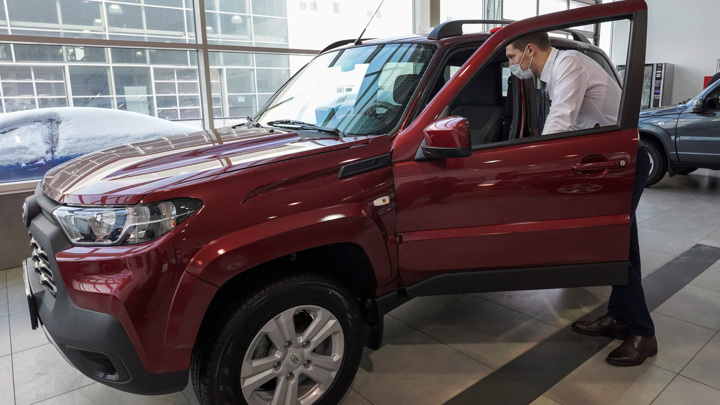 Продажи "АвтоВАЗа" в марте выросли на 90%