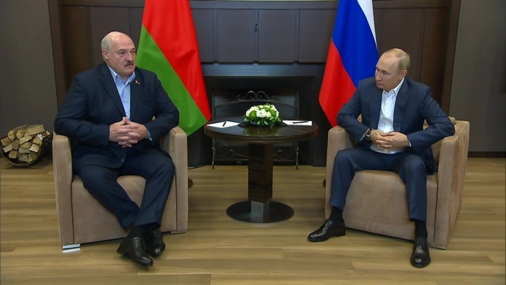 Путин и Лукашенко обсуждают вопросы, до которых не дошли на саммите ШОС