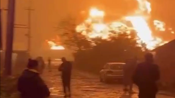 В Шахтерске загорелась нефтебаза в результате удара ВСУ