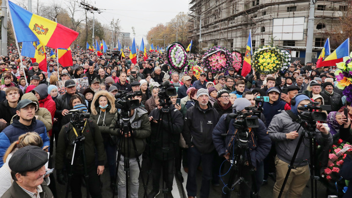 Митингующие в Кишиневе потребовали отставки президента Майи Санду