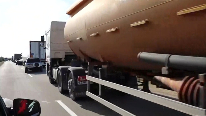 Очередь грузовиков на Керченской переправе в Крым сократилась до 7 машин