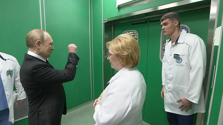 Путин перекрестил бокс, где проводили операцию на мозге