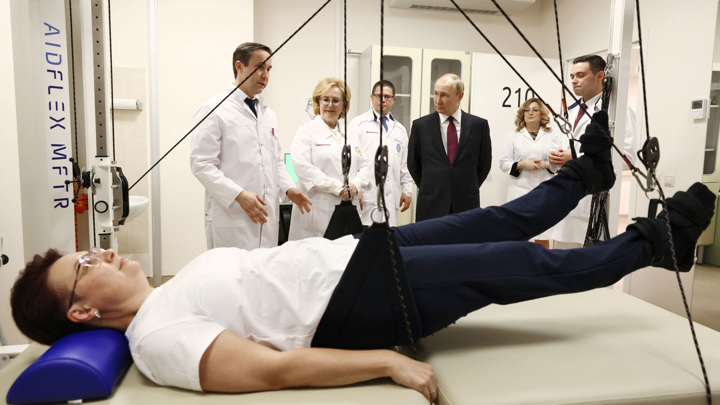 Путину показали новые медицинские технологии в Центре мозга