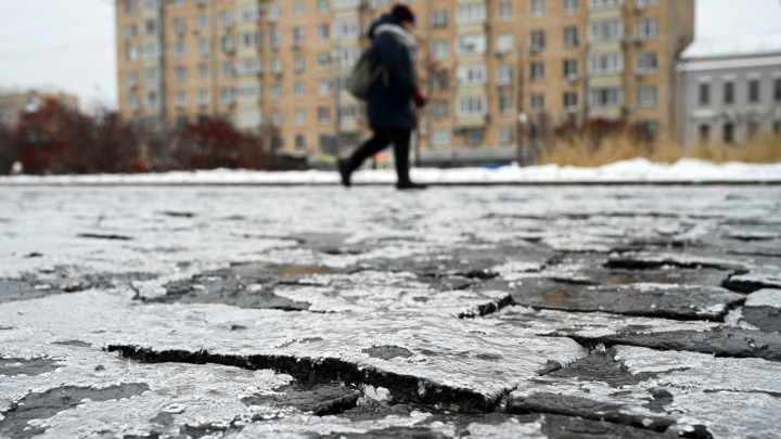 Из-за гололеда в Москве продлен желтый уровень погодной опасности