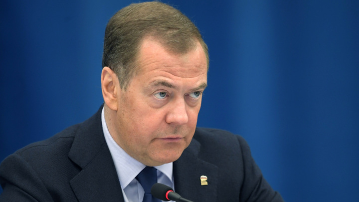 Медведев предложил создать санитарную зону "по границам Львова"