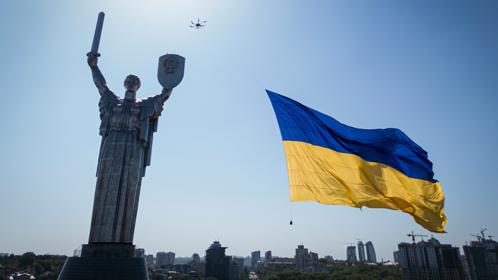 Украинские дипломаты не хотят возвращаться домой