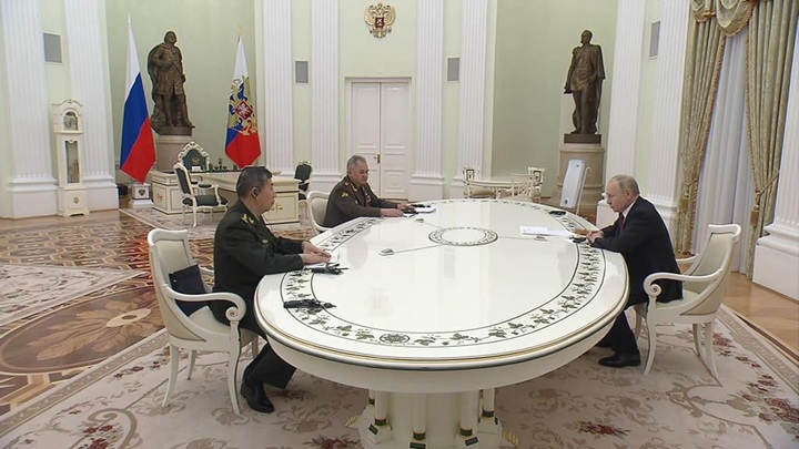 Владимир Путин провел встречу с министром обороны Китая