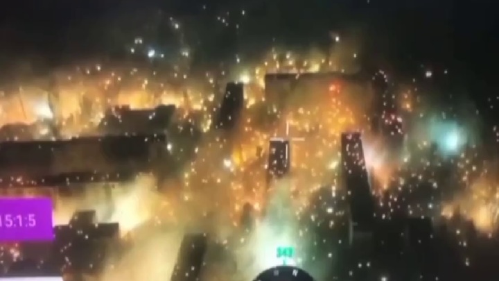 Пылающий после огненного "Града" Артемовск сняли на видео