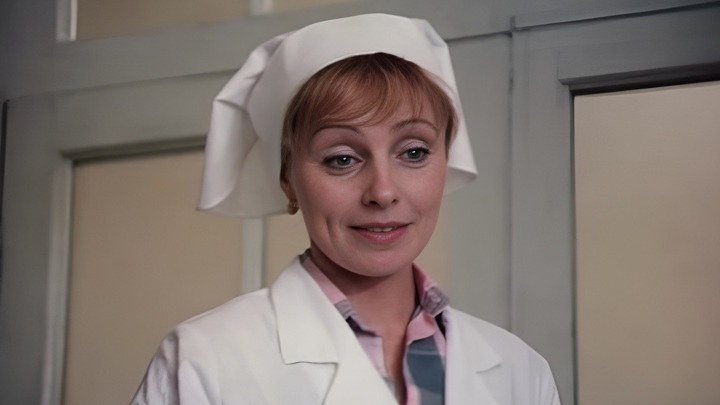 Мария Стерникова / Кадр из фильма "Гостья из будущего" Мария Стерникова / Кадр из фильма "Гостья из будущего"