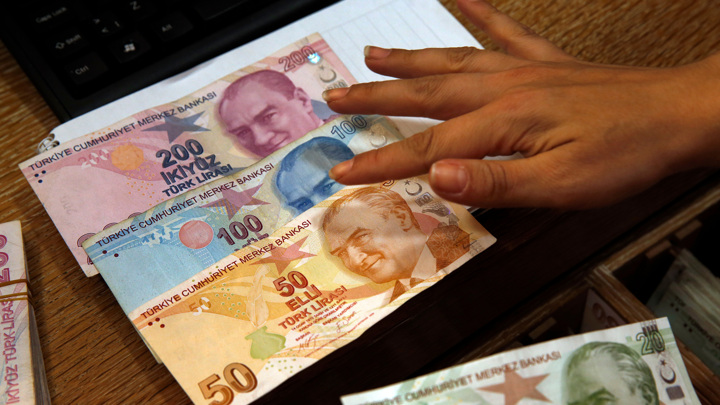 Турецкая валюта обновила исторический минимум
