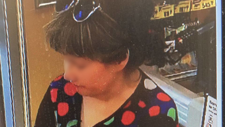 СК разыскивает женщину, напавшую на 9-летнюю девочку в магазине
