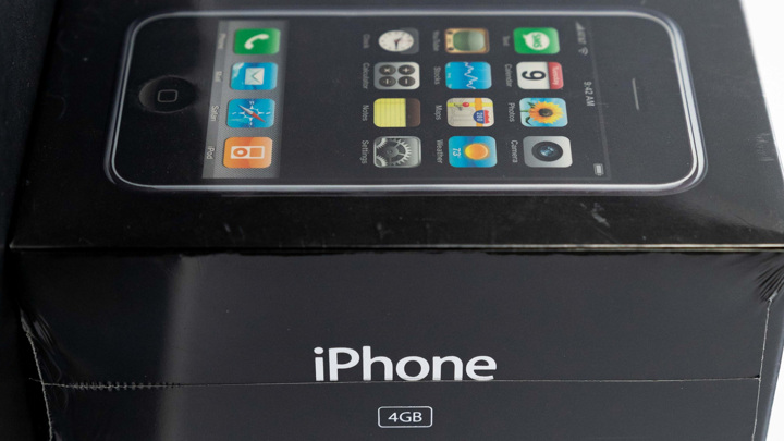 Самый дешевый iPhone из 2007-го подорожал в 380 раз