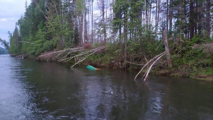 Семейная пара с внуком пропала во время рыбалки на Лене