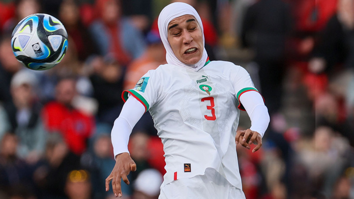 Футболистка впервые сыграла на чемпионате мира в хиджабе