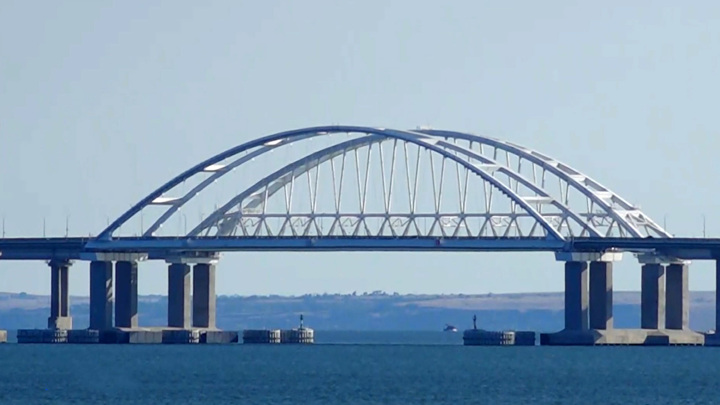 Возобновлено движение по Крымскому мосту