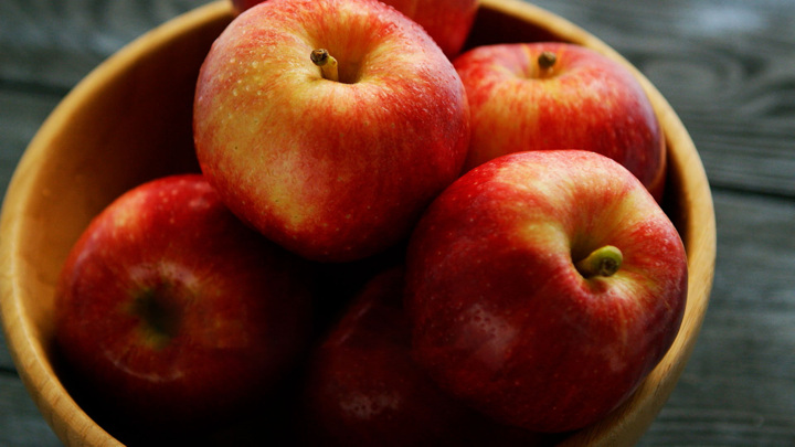 Эксперты развенчали мифы о пользе и вреде яблок