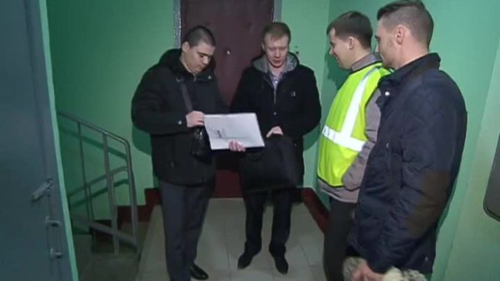 приставы ходят по квартирам. приставы идут. арест имущества приставами. приставы ходят по квартирам. ершов приставы ходят.