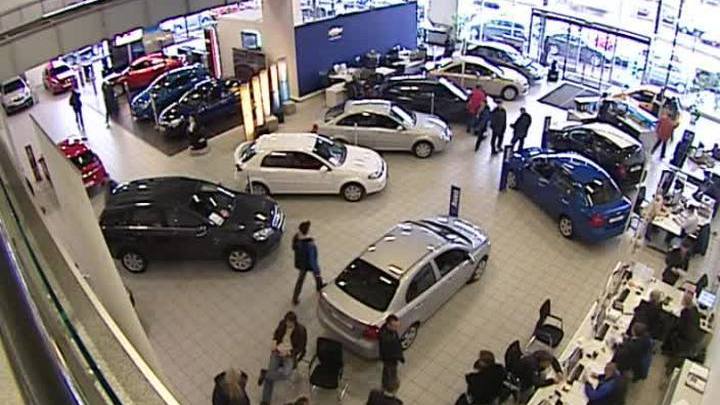 seks-v-mashine-avtosalona-video-militari-video-nasadili