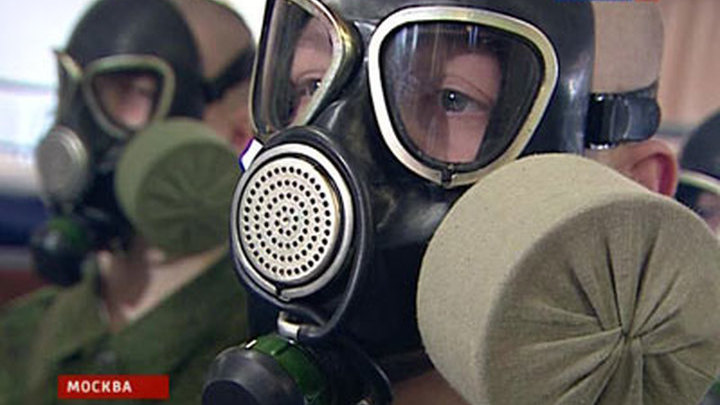 Видео жена в противогазе